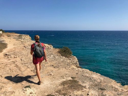 Wandelen langs de kust in Puglia