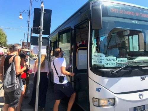 Bushalte Piazza Anfiteatro naar Vesuvius