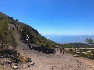 Haarspeldbochten onderweg Vesuvius