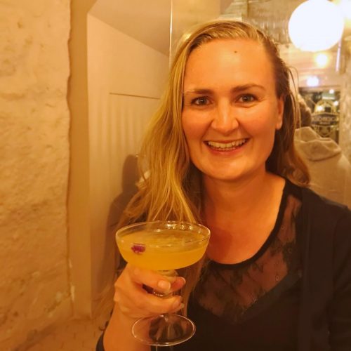 Annick met cocktail golden oldie Porto