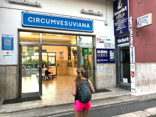 Ingang Circumvesuviana station Pompeï