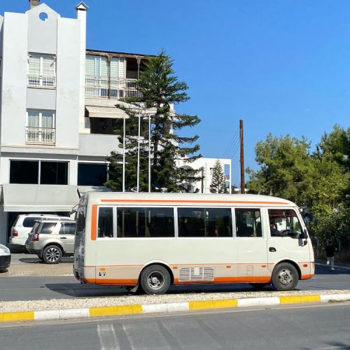 Bus dolmus tussen Nicosia en Kyrenia