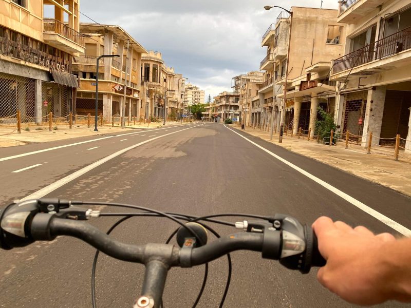 Unieke activiteit fietsen door Varosha Famagusta